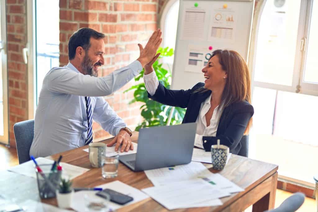 Assessoria de importação para pequenas e médias empresas — reunião estratégica de comércio exterior