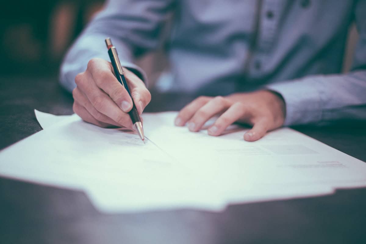 Documentos fiscais representando o cálculo do IPI na importação