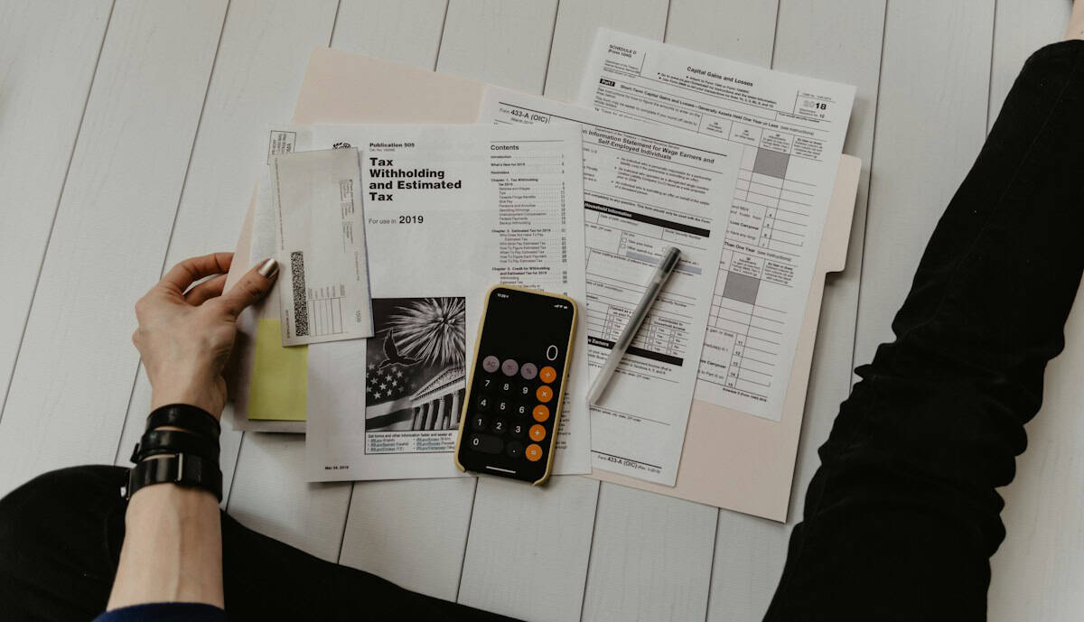 Documentos de fatura comercial representando invoice e proforma invoice na importação
