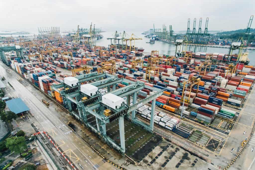 Vista aérea de terminal de contêineres — importação por conta e ordem no Rio Grande do Sul