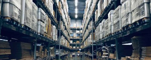 Packing List na importação – caixas organizadas para embarque Caixas de carga organizadas e etiquetadas representando o Packing List na importação
