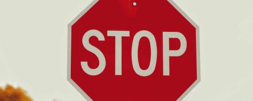 Quando não importar – sinal de alerta Placa de sinalização de atenção, ilustrando quando uma empresa ainda não deve importar